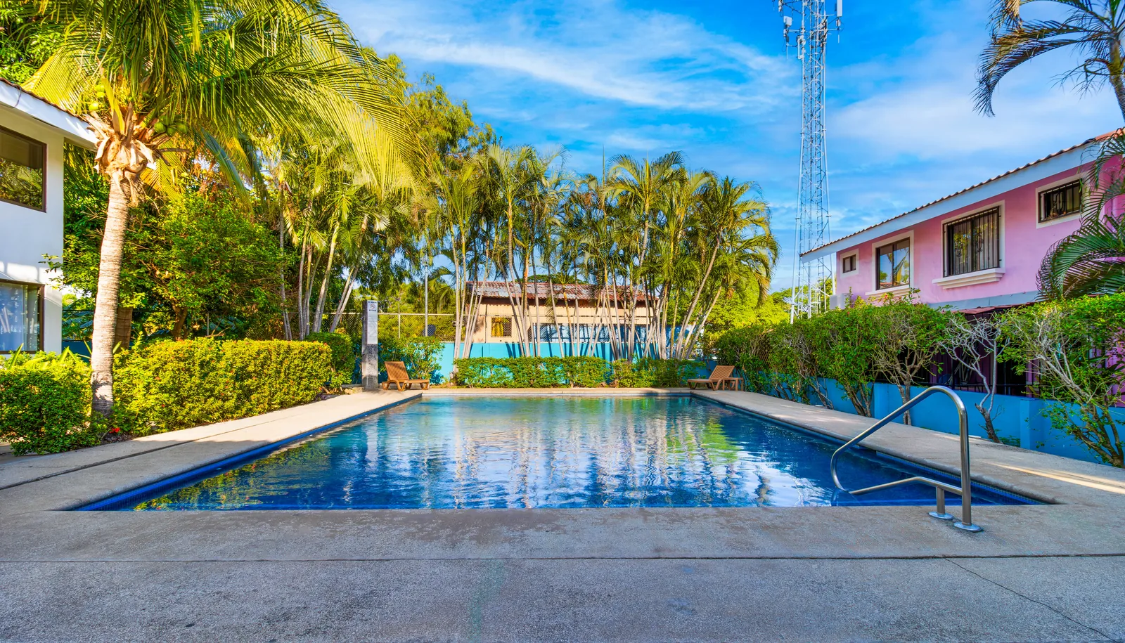 Community pool at Aquamarine, Las Palmas