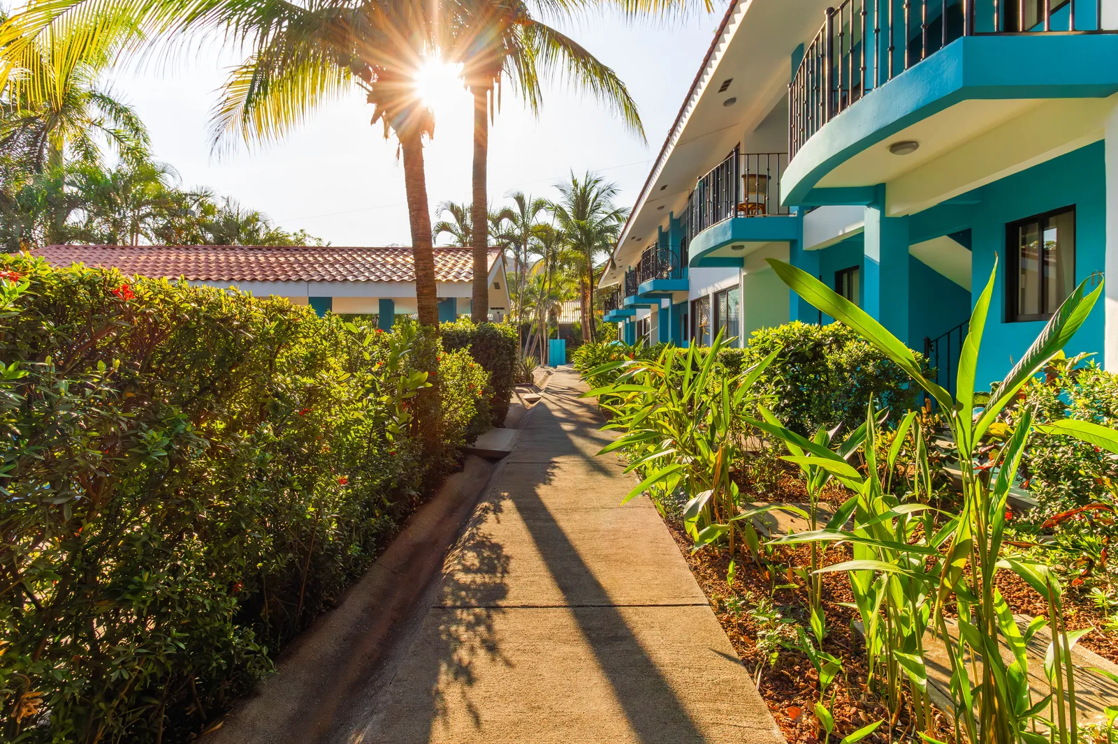 Walkway through the Aquamarine community, Las Palmas