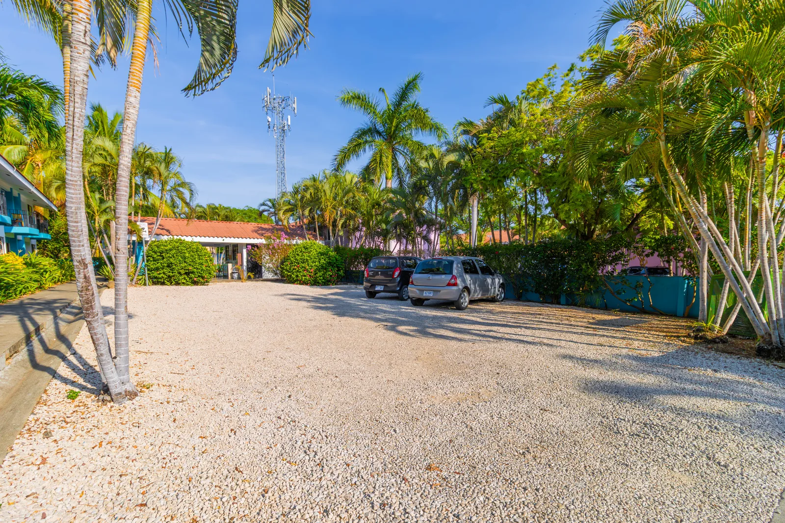 Community grounds at Aquamarine #7, Las Palmas