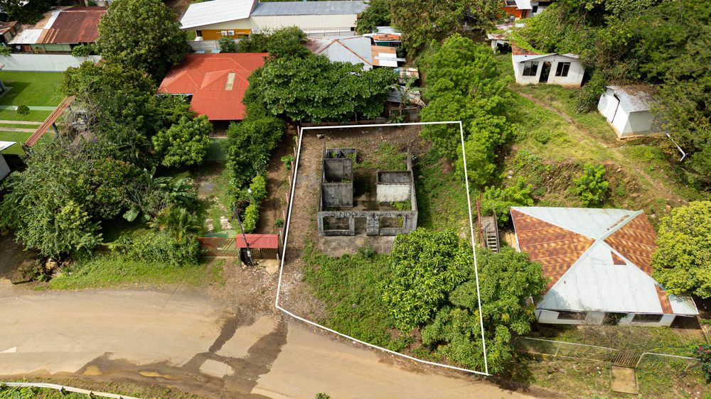 Aerial view of the 350 square meter lot with property boundary outlined