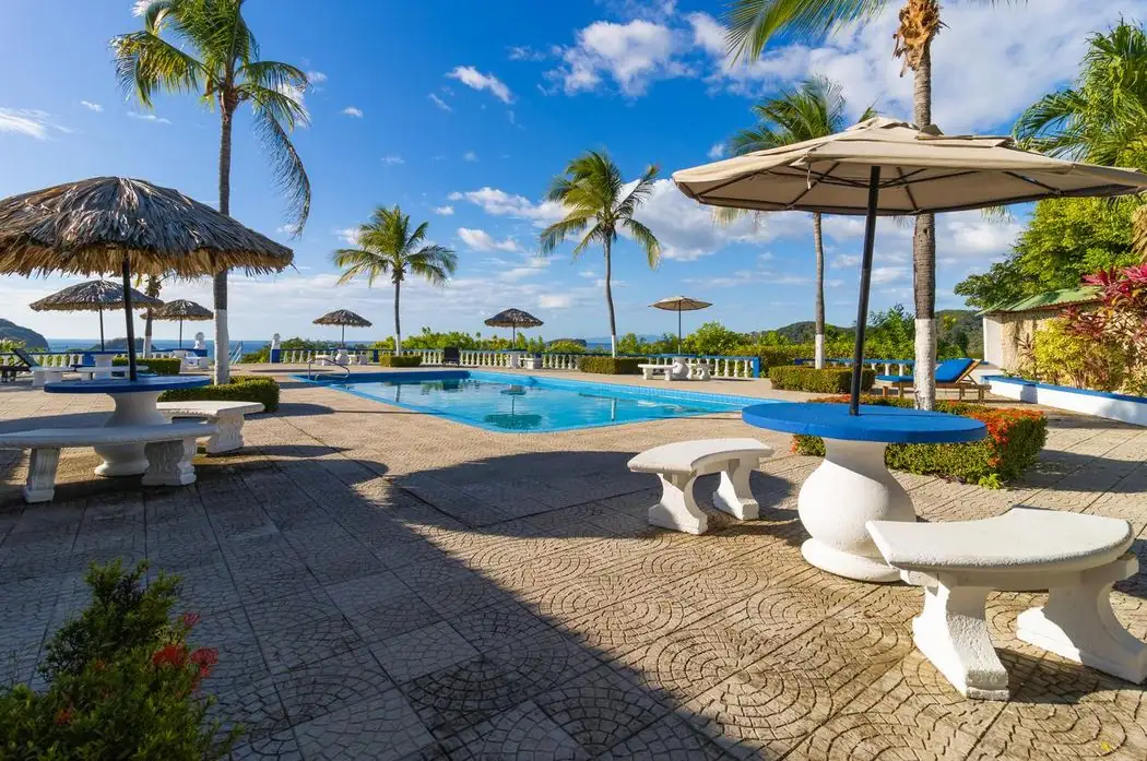 Tucanes #5 pool deck with ocean view
